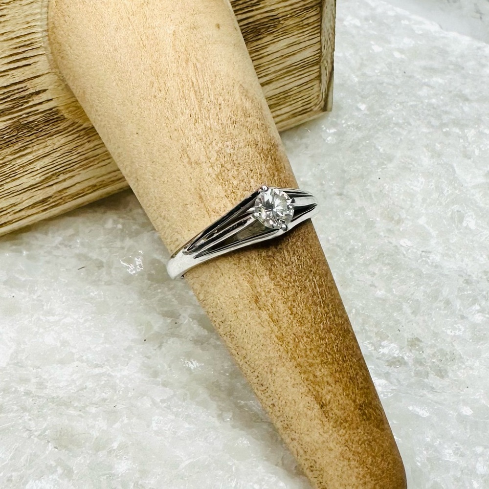 EUC Christian Dior PT900 Platinum .50 ct Diamond Ring - Picture 7 of 17